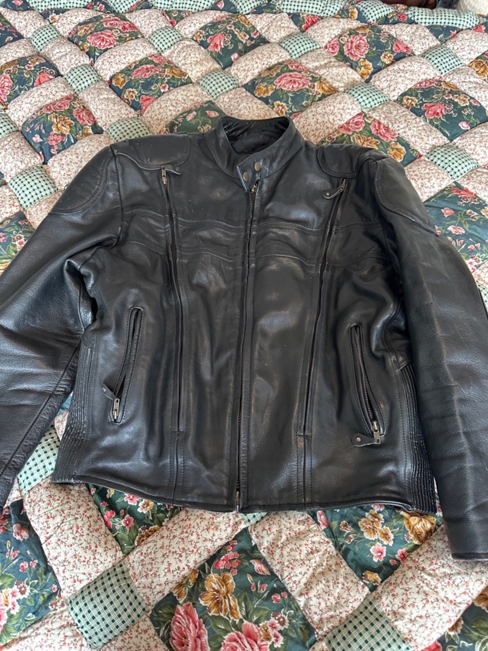 B—Men's Black Leather Jacket - Classic Rider Style